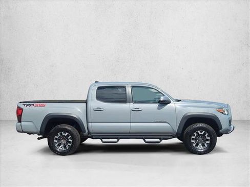Used 2018 Toyota Tacoma TRD Off-Road w/ Technology Package image 4