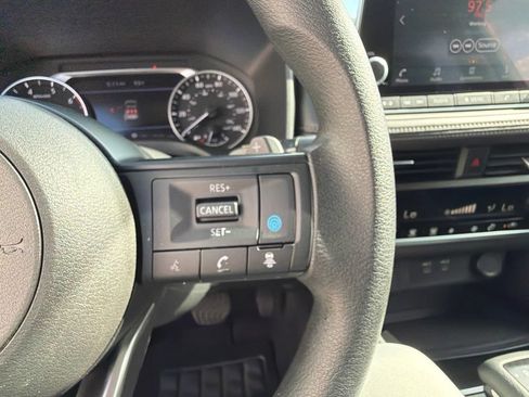 Used 2024 Nissan Rogue SV AWD/4WD image 21