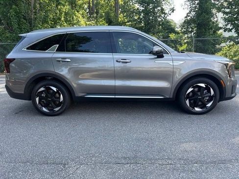 Used 2025 Kia Sorento EX AWD/4WD image 12