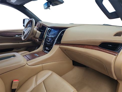 Used 2017 Cadillac Escalade ESV Platinum image 27