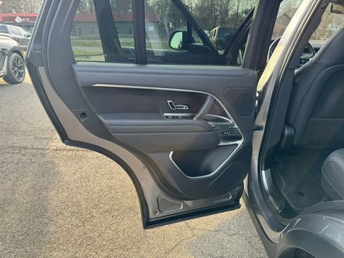 Used 2023 Land Rover Range Rover SE image 17