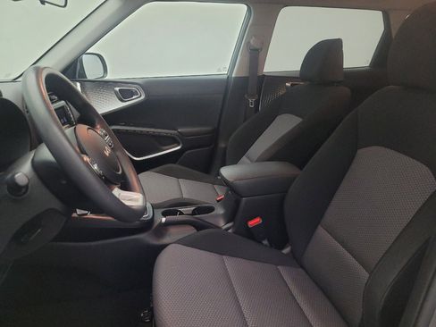 Used 2023 Kia Soul LX w/ LX Technology Package FWD image 17