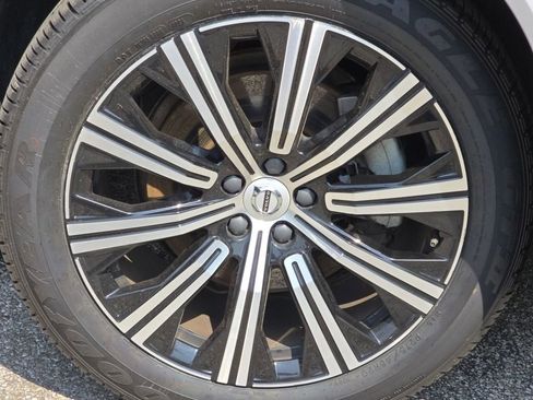 Used 2023 Volvo XC90 B5 Plus image 14