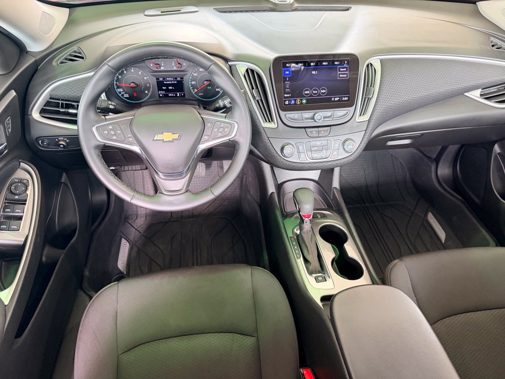 Used 2025 Chevrolet Malibu RS FWD image 16