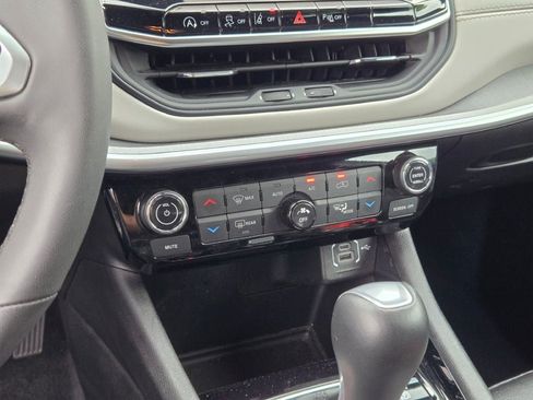 Used 2025 Jeep Compass Limited AWD/4WD image 27