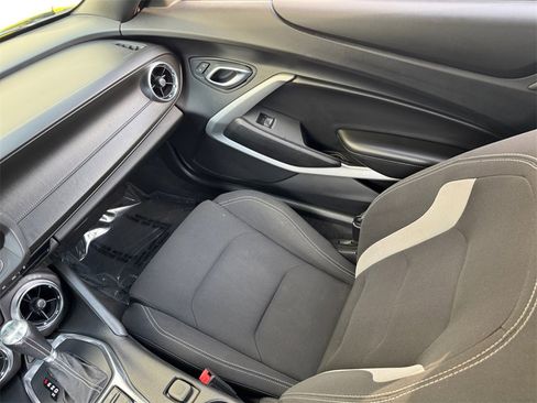 Used 2018 Chevrolet Camaro SS image 17