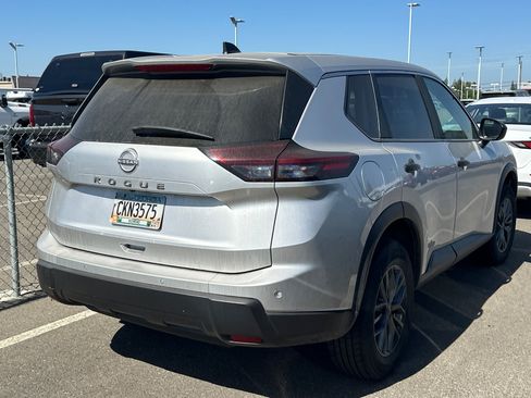 Certified 2024 Nissan Rogue S FWD image 5