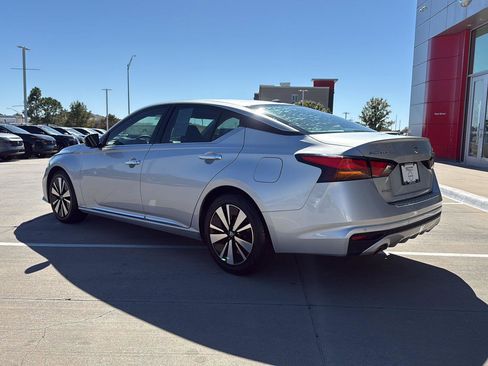 Used 2019 Nissan Altima 2.5 SV image 11