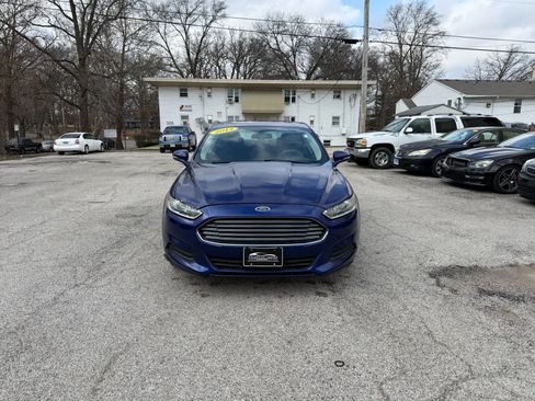 Used 2013 Ford Fusion SE FWD image 2