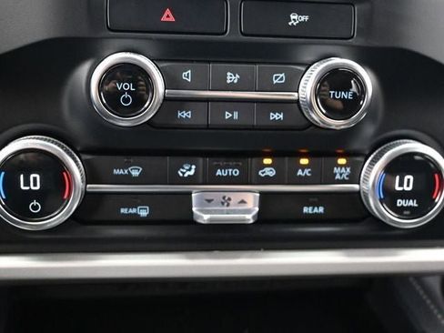 Used 2023 Ford Expedition XL image 23