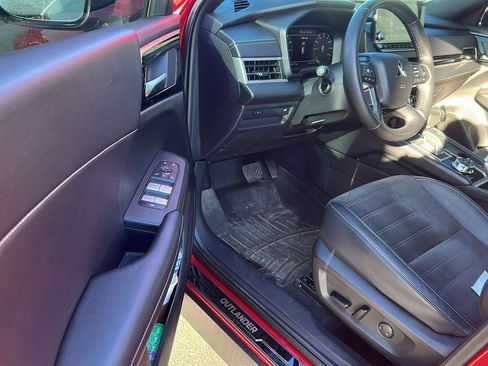 Used 2024 Mitsubishi Outlander SE Black Edition image 8