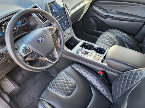 Used 2024 Ford Edge Titanium image 12