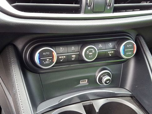 Used 2022 Alfa Romeo Stelvio Veloce image 17