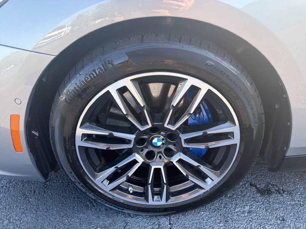 Used 2026 BMW 550e xDrive w/ Executive Package AWD/4WD image 2