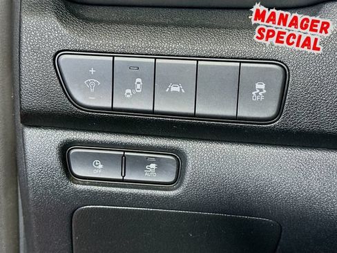 Used 2022 Kia Niro EX FWD image 11