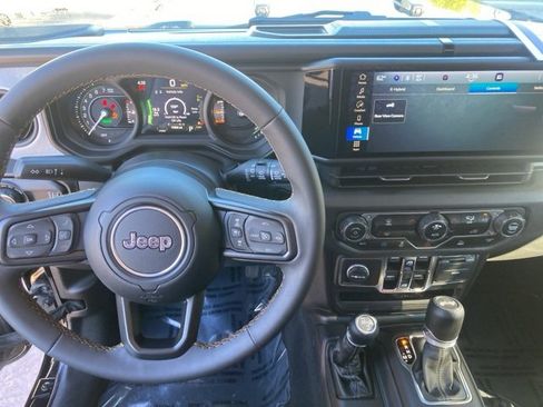 Used 2024 Jeep Wrangler Unlimited image 4