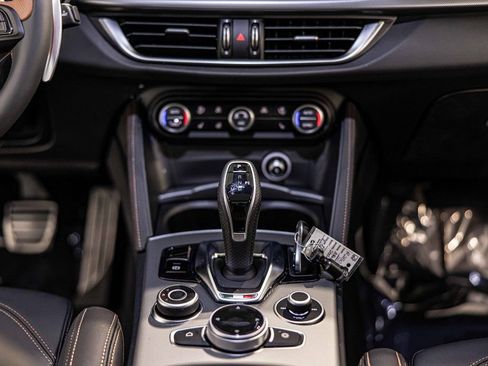 New 2025 Alfa Romeo Stelvio Sprint AWD/4WD image 39