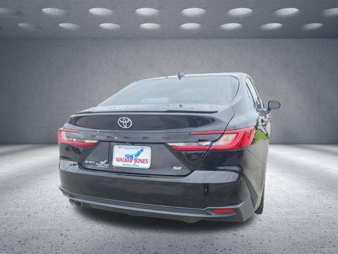 Used 2025 Toyota Camry SE w/ Convenience Package FWD image 15