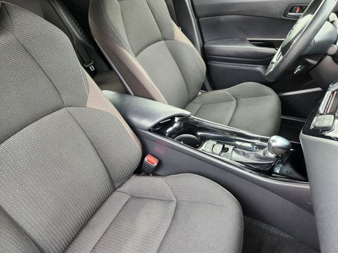 Used 2019 Toyota C-HR XLE FWD image 33