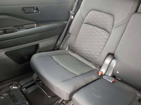 Used 2023 Nissan Pathfinder S image 16