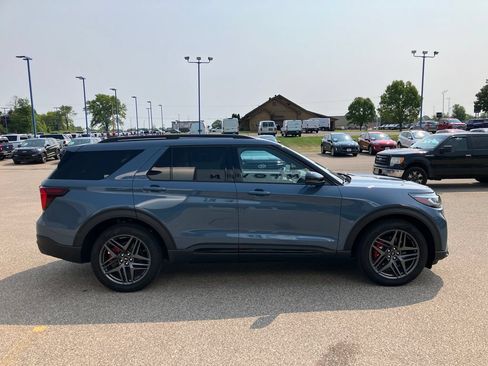 Used 2025 Ford Explorer ST AWD/4WD image 5