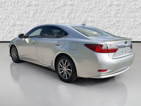Used 2016 Lexus ES 300h w/ Luxury Package w/Wood Trim FWD image 5