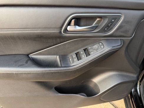 Certified 2025 Nissan Rogue Platinum w/ Tech Package FWD image 12