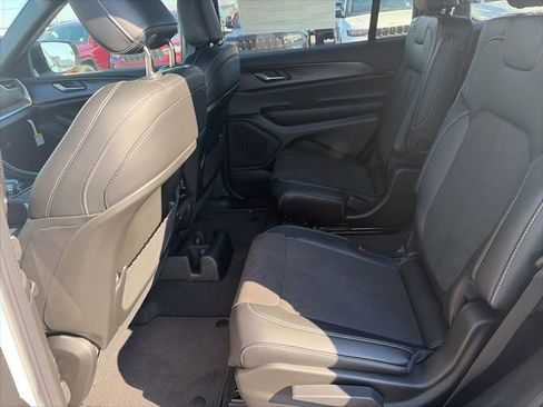 New 2025 Jeep Grand Cherokee L Altitude AWD/4WD image 10