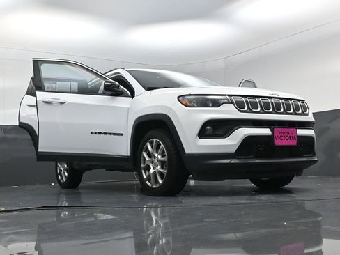 Used 2022 Jeep Compass Latitude AWD/4WD image 28