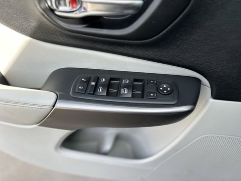 Used 2021 Jeep Cherokee Latitude Plus image 35