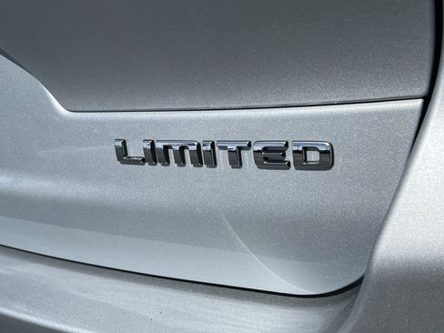 Used 2021 Jeep Grand Cherokee L Limited AWD/4WD image 10