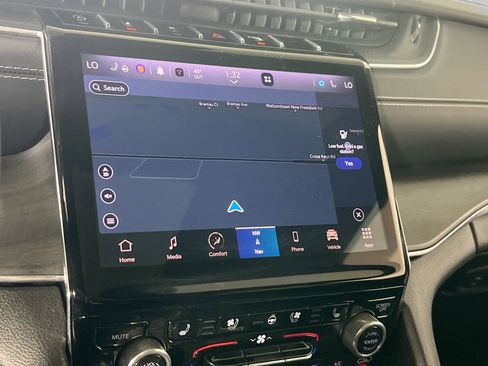 Used 2022 Jeep Grand Cherokee Overland w/ Luxury Tech Group IV image 13