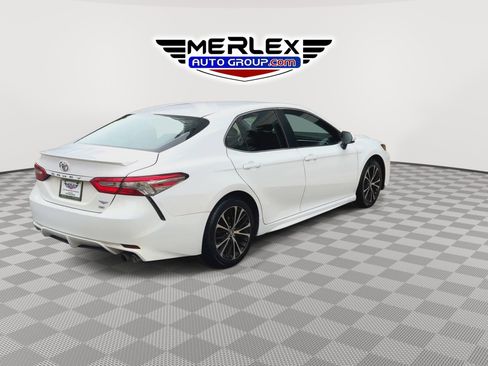 Used 2018 Toyota Camry SE FWD image 8