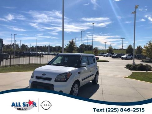 Used 2010 Kia Soul + image 1