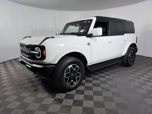 Used 2025 Ford Bronco Outer Banks AWD/4WD image 3