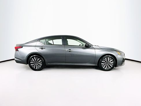 Used 2024 Nissan Altima 2.5 SV image 10