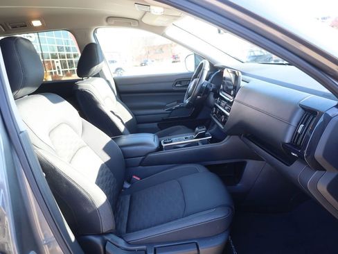 Used 2025 Nissan Pathfinder SV image 12