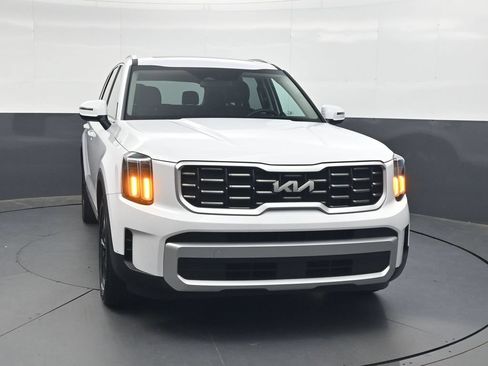 Used 2025 Kia Telluride S FWD image 13