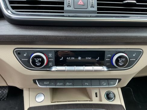 Used 2023 Audi Q5 2.0T Premium w/ Convenience Package image 11