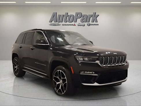 Certified 2022 Jeep Grand Cherokee Summit AWD/4WD image 3