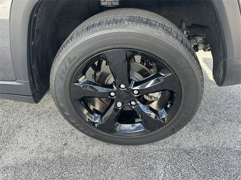 Used 2023 Jeep Grand Cherokee Altitude image 19