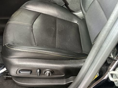 Used 2023 Chevrolet Equinox Premier image 12