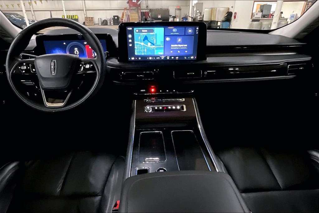 Used 2025 Lincoln Aviator Reserve w/ Jet Appearance Package AWD/4WD image 14