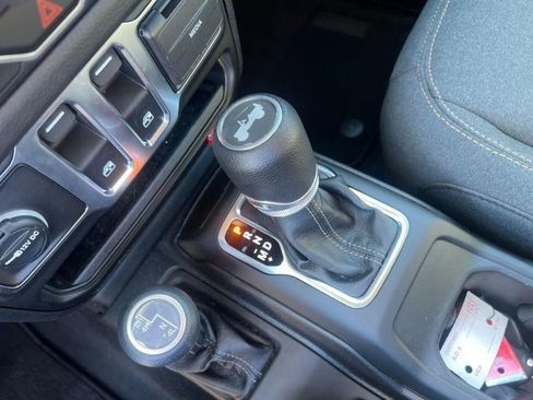 Used 2025 Jeep Wrangler Sport image 21