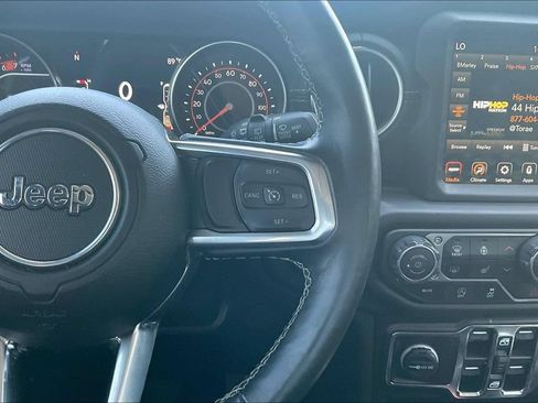 Used 2021 Jeep Wrangler Unlimited Sahara AWD/4WD image 12