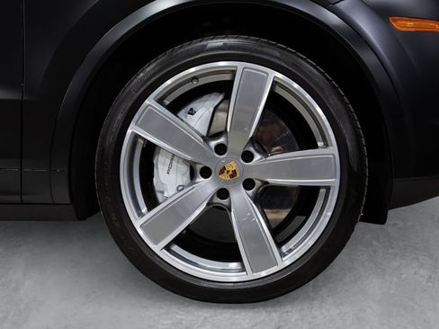 Used 2023 Porsche Cayenne Turbo AWD/4WD image 13