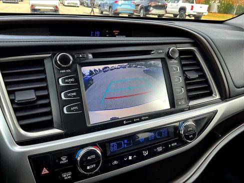 Used 2019 Toyota Highlander XLE image 20
