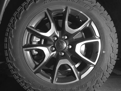 Used 2025 Jeep Compass Trailhawk AWD/4WD image 12