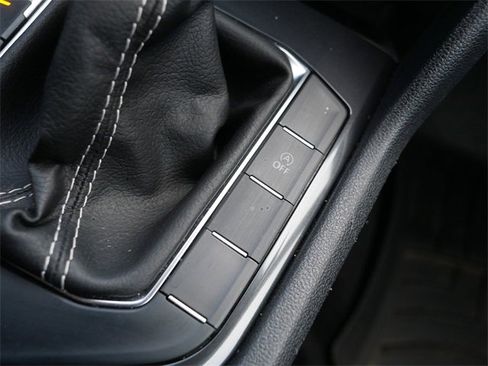 Certified 2023 Volkswagen Tiguan SE image 32