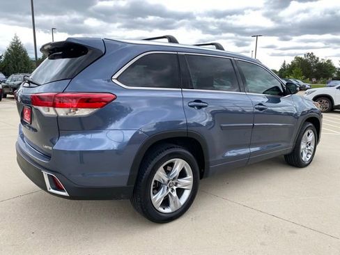Used 2017 Toyota Highlander Limited w/ Carpet Mat Package FWD image 5